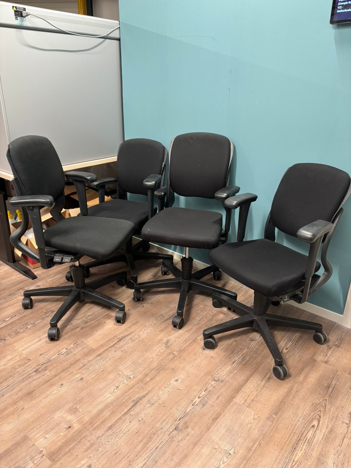8 Bureaustoelen
