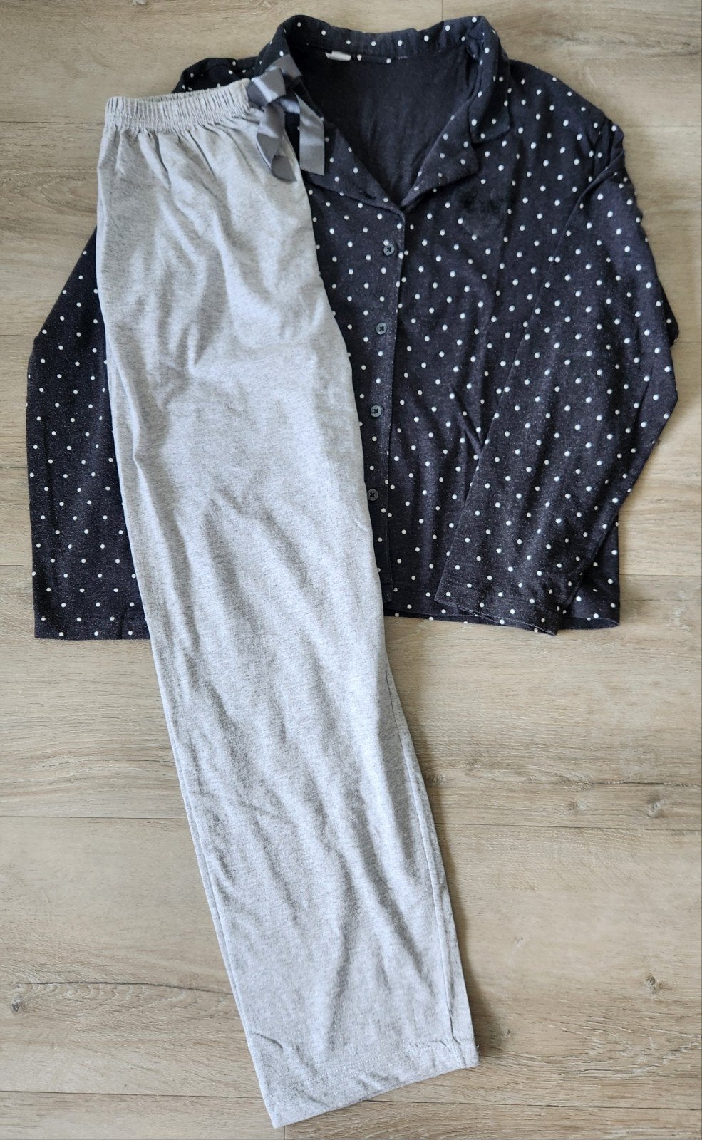 dames pyjama set, kleur donker grijs licht grijs, maat m, Kleding | Dames, Disney, Ophalen of Verzenden, Gedragen, Maat 38/40 (M)