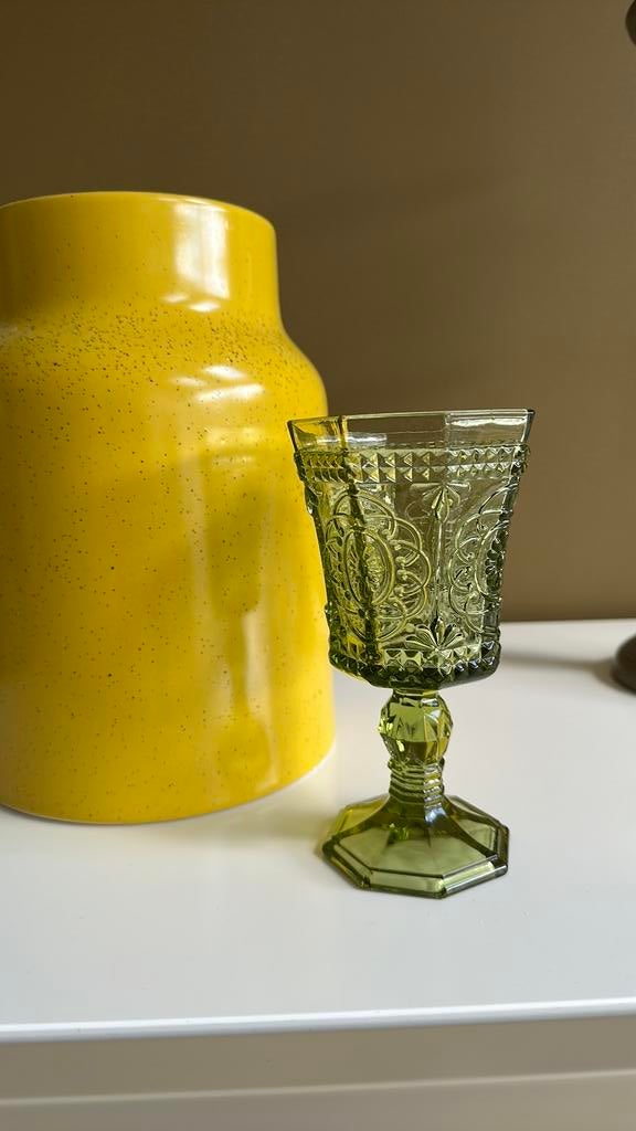 Groen glas wijnglas op voet, Verzamelen, Glas en Borrelglaasjes, Ophalen, Zo goed als nieuw, Overige typen
