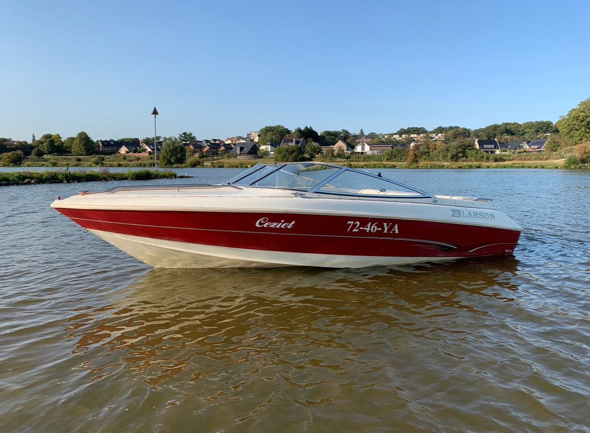 Larson speedboot met Pega trailer, Ophalen, Gebruikt, Binnenboordmotor, Polyester