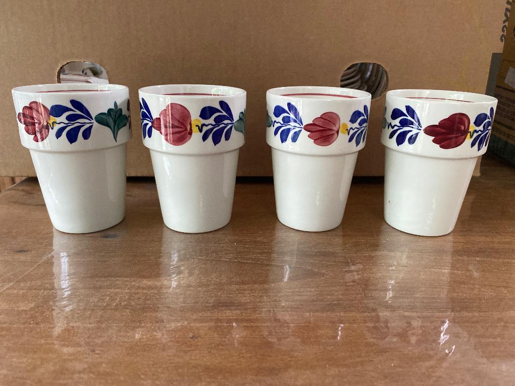 4 melk bekers, Gebruikt, Ophalen of Verzenden, Kop(pen) en/of Schotel(s), Aardewerk