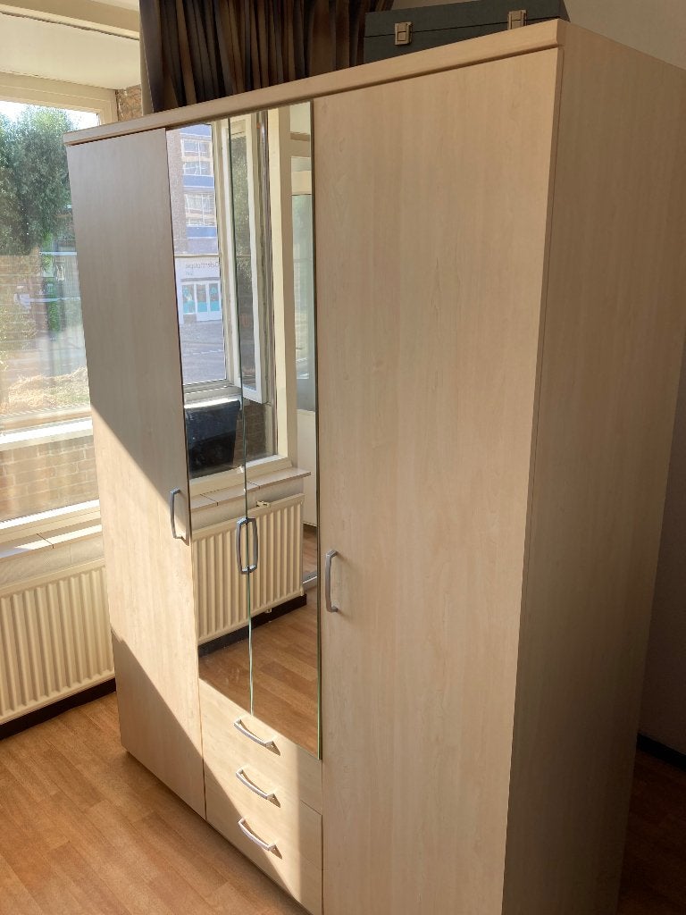Gratis Kledingkast, Huis en Inrichting, Kasten | Kledingkasten, Gebruikt, 100 tot 150 cm, 150 tot 200 cm, 50 tot 75 cm