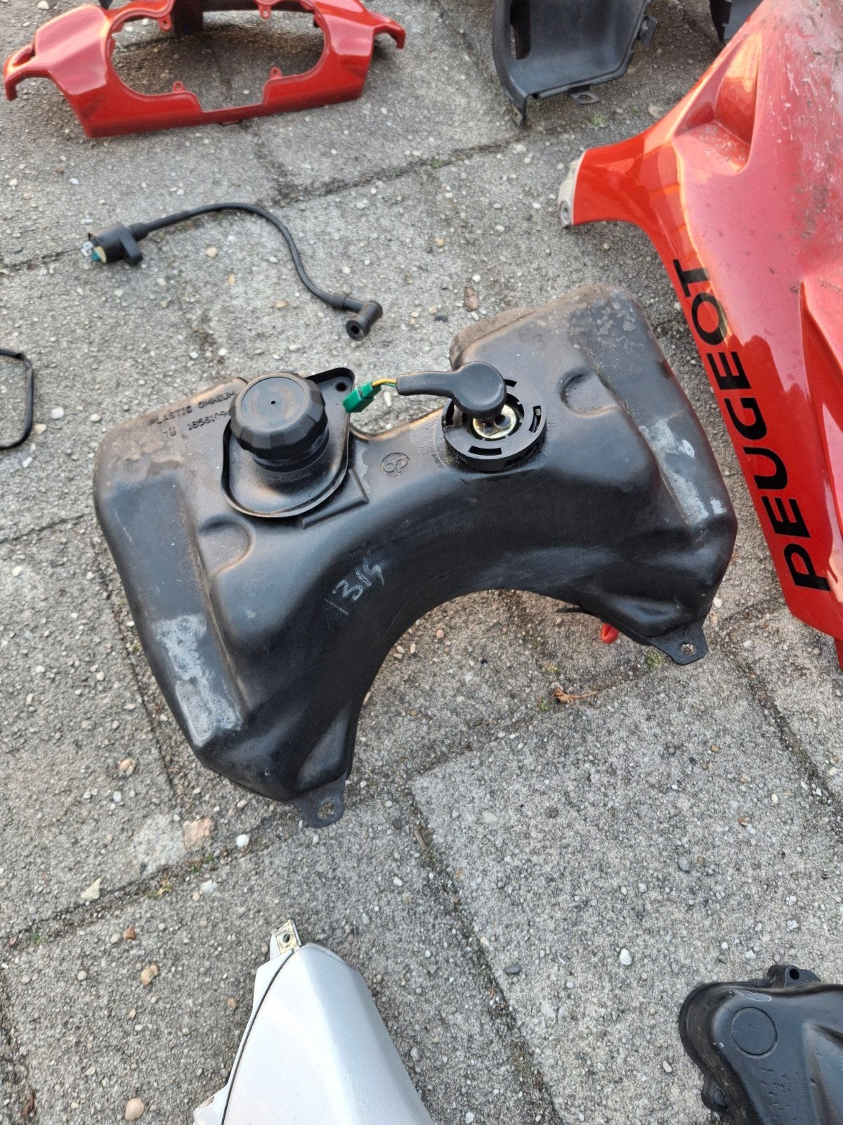 Benzine tank speedfight, Ophalen, Peugeot vivacity, scooter, snorfiets, peugeot verticaal