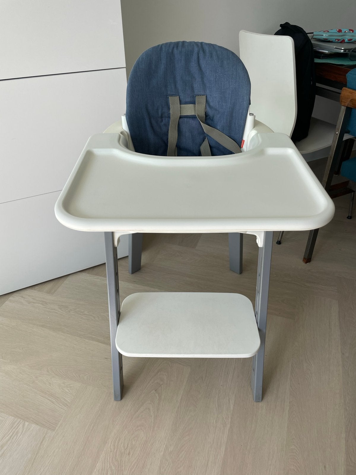 Stokke Steps kinderstoel met babyset en eetblad, Kinderen en Baby's, Kinderstoelen, Ophalen, Gebruikt, Meegroeistoel, Gordel(s)