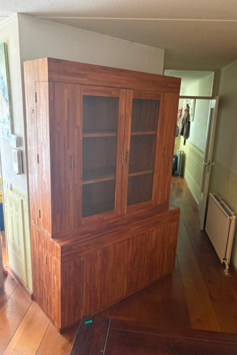 Massief teak houten kast met veel opbergruimte, Huis en Inrichting, Kasten | Dressoirs, Ophalen, Met deur(en), Glas, 150 tot 200 cm