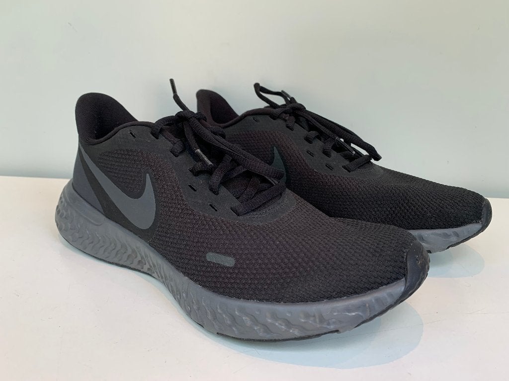 NIEUW Nike schoen Revolution 5 zwart - maat EUR 42 / US 8.5, Nike, Nieuw, Ophalen of Verzenden, Sportschoenen