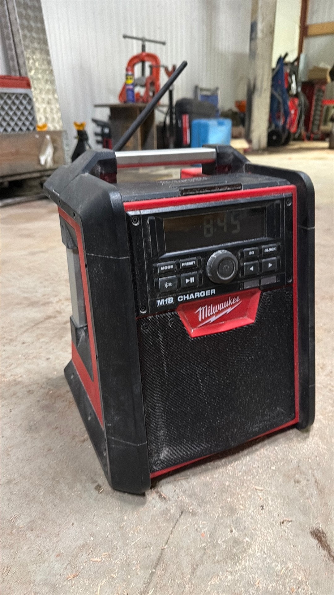 Milwaukee m18 radio lader, Doe-het-zelf en Verbouw, Ophalen of Verzenden, Zo goed als nieuw