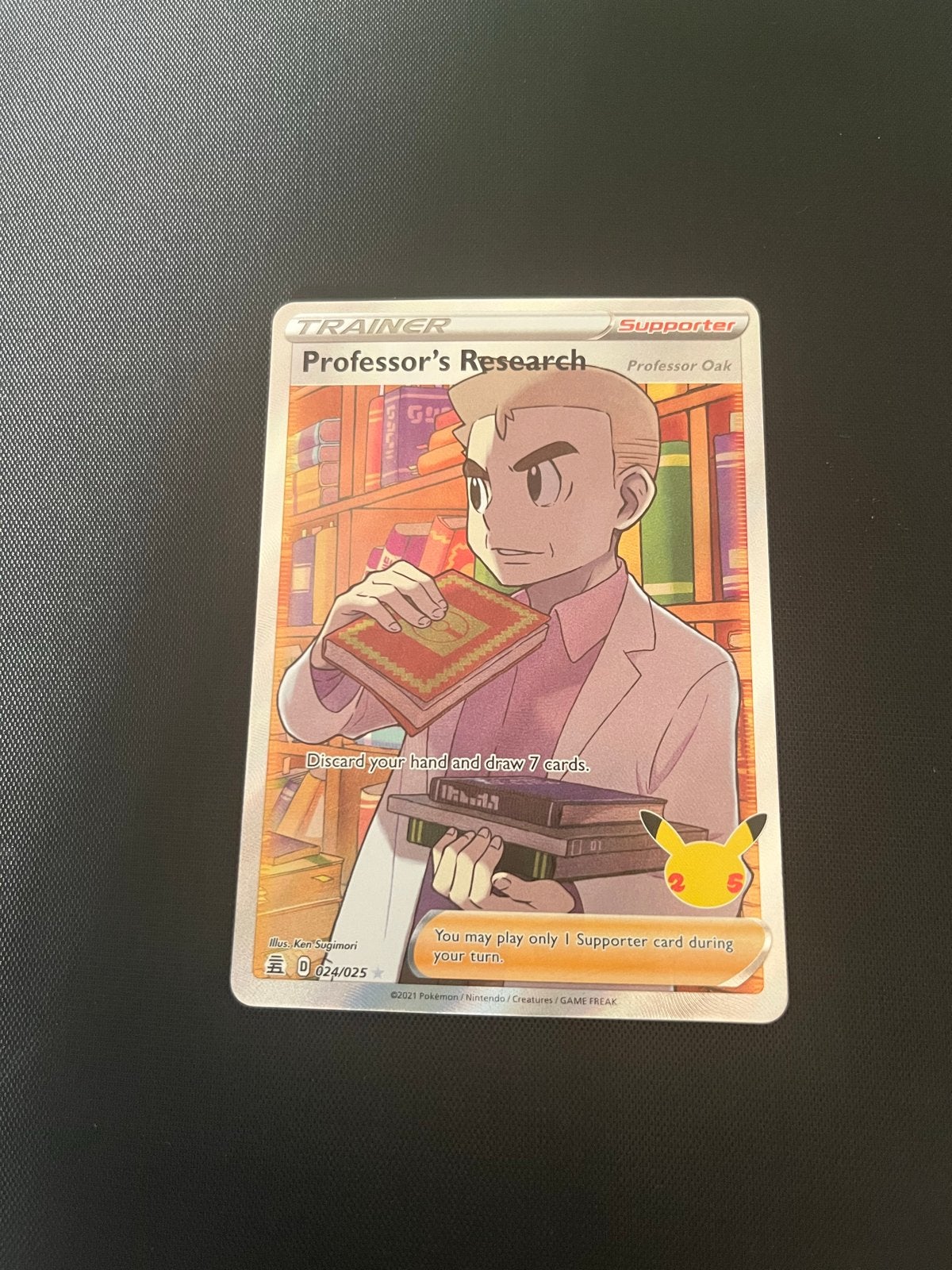 Professor's Research Professor Oak Celebrations 024/025, Hobby en Vrije tijd, Verzamelkaartspellen | Pokémon, Ophalen, Zo goed als nieuw