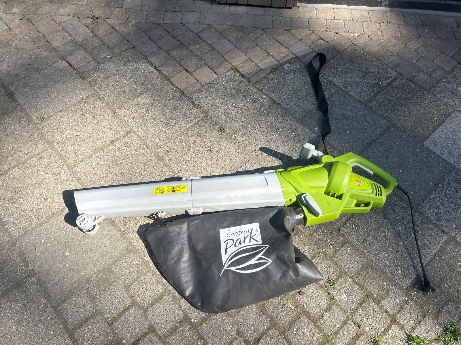 Central Park Bladblazer/Bladzuiger met Versnipperfunctie, Tuin en Terras, Bladblazers, Ophalen, Handgedragen, Nieuw, Met opvangzak