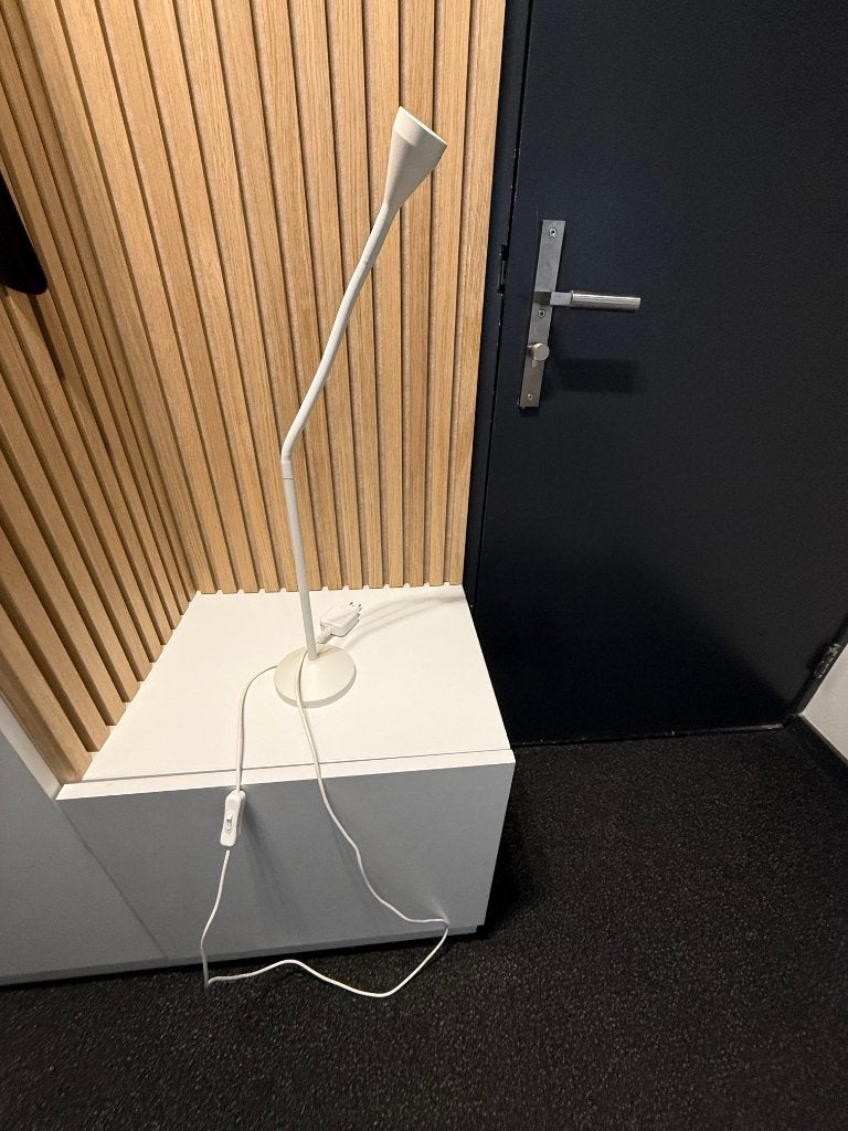 IKEA NÄVLINGE LED work lamp, white - €5 - collection only, Ophalen, Bureaulamp, LED verlichting, 52 cm
