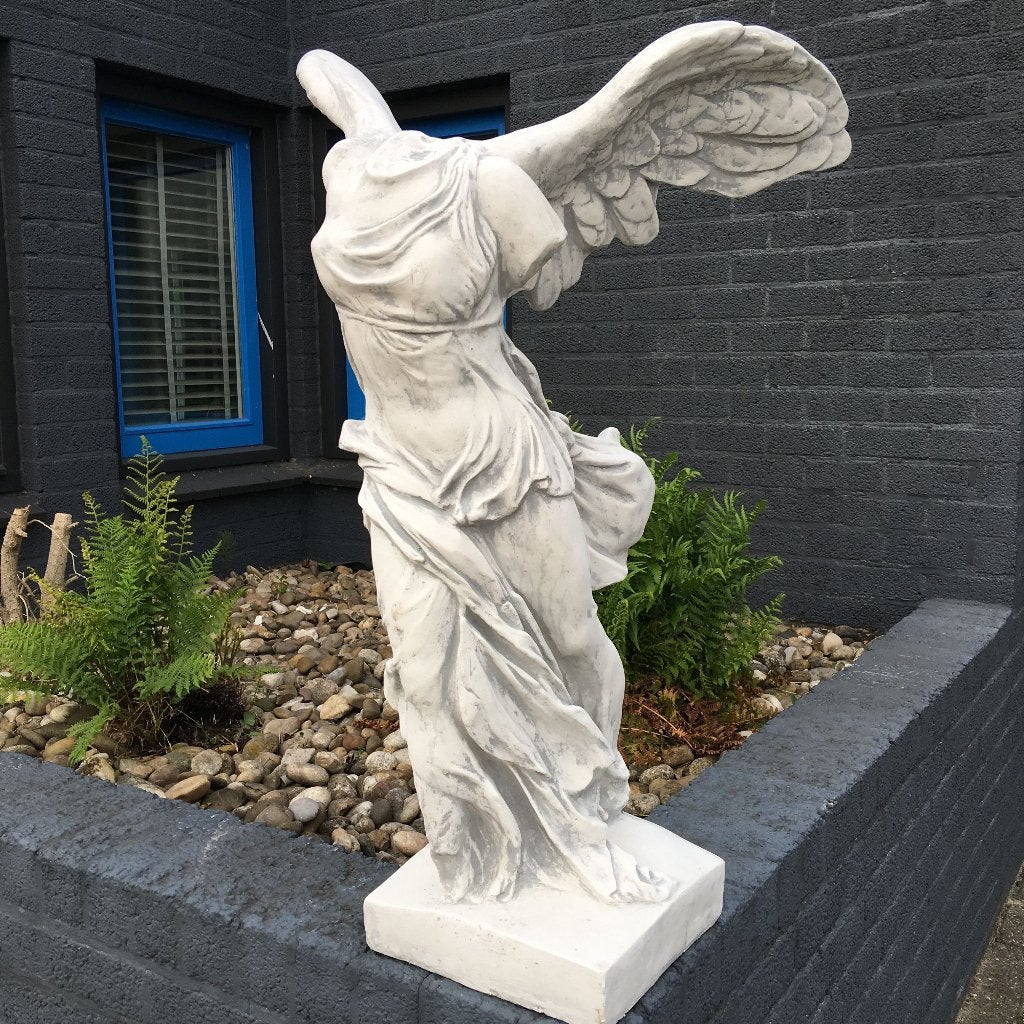 Prachtig massief Engel Nikè beeld, uniek!!, Tuin en Terras, Tuinbeelden, Steen, Engelenbeeld, ., Nieuw
