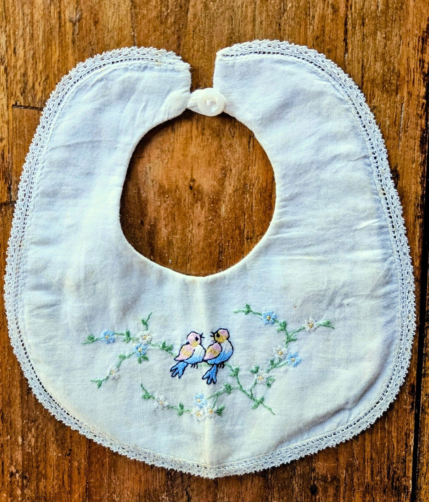Vintage wit slabbertje (spuugdoekje) hand geborduurde vogels, Ophalen of Verzenden, Gebruikt, Vintage, Jongetje of Meisje