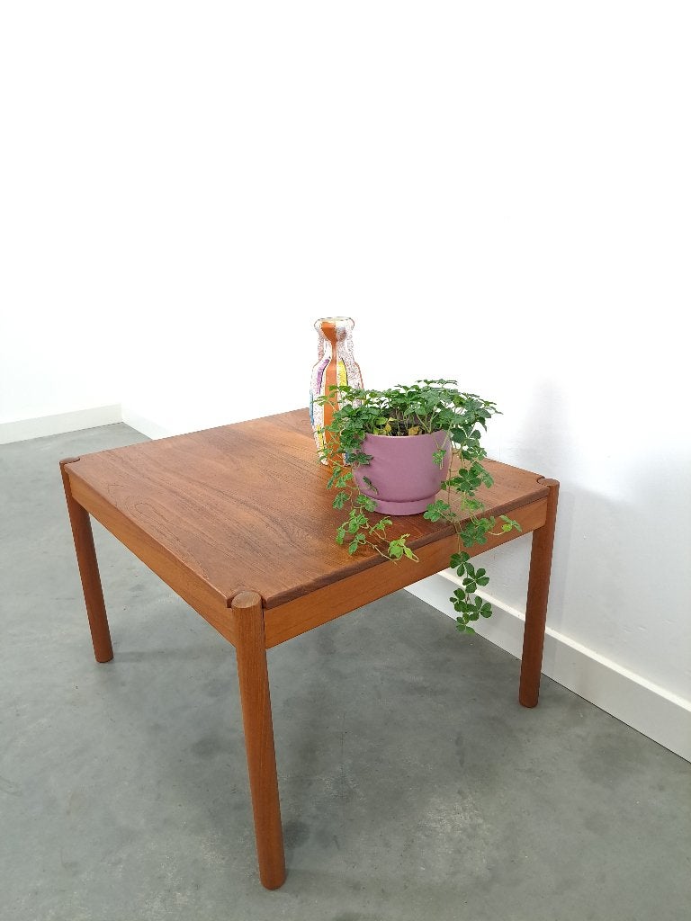 Vierkante Deense teak salontafel Magnus Olesen, Deens design, scandinavisch, vintage, Gebruikt, 50 tot 100 cm, 5 – 50