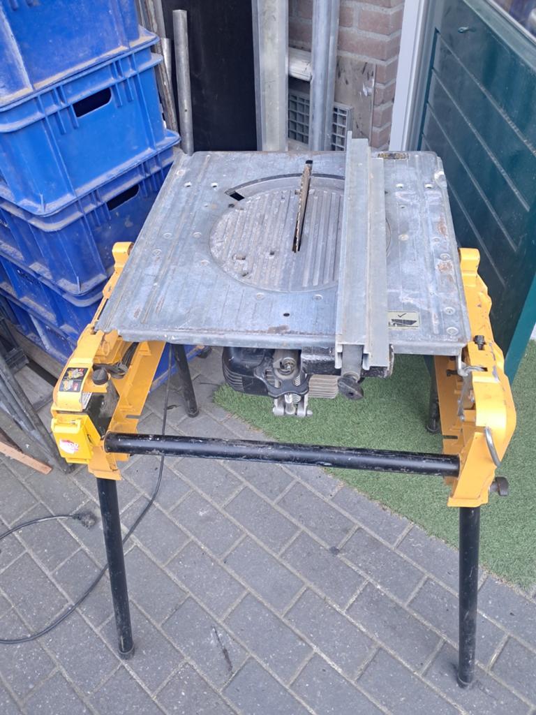 De walt flip over zaagtafel, Doe-het-zelf en Verbouw, Gereedschap | Zaagmachines, Ophalen, 1200 watt of meer, Cirkelzaag, 30 tot 70 mm