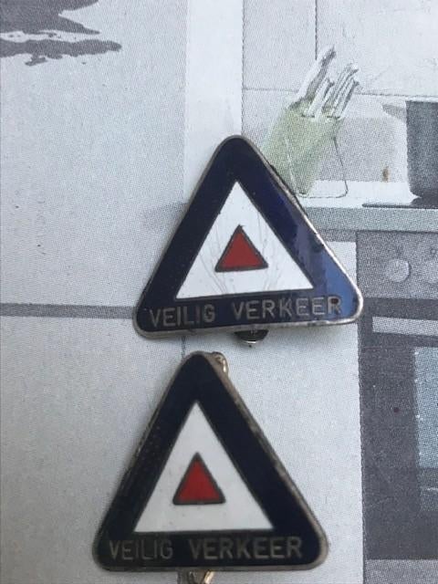 5 leuke speldjes zie hieronder welke, Ophalen of Verzenden, Gebruikt, Overige onderwerpen, Speldje of Pin