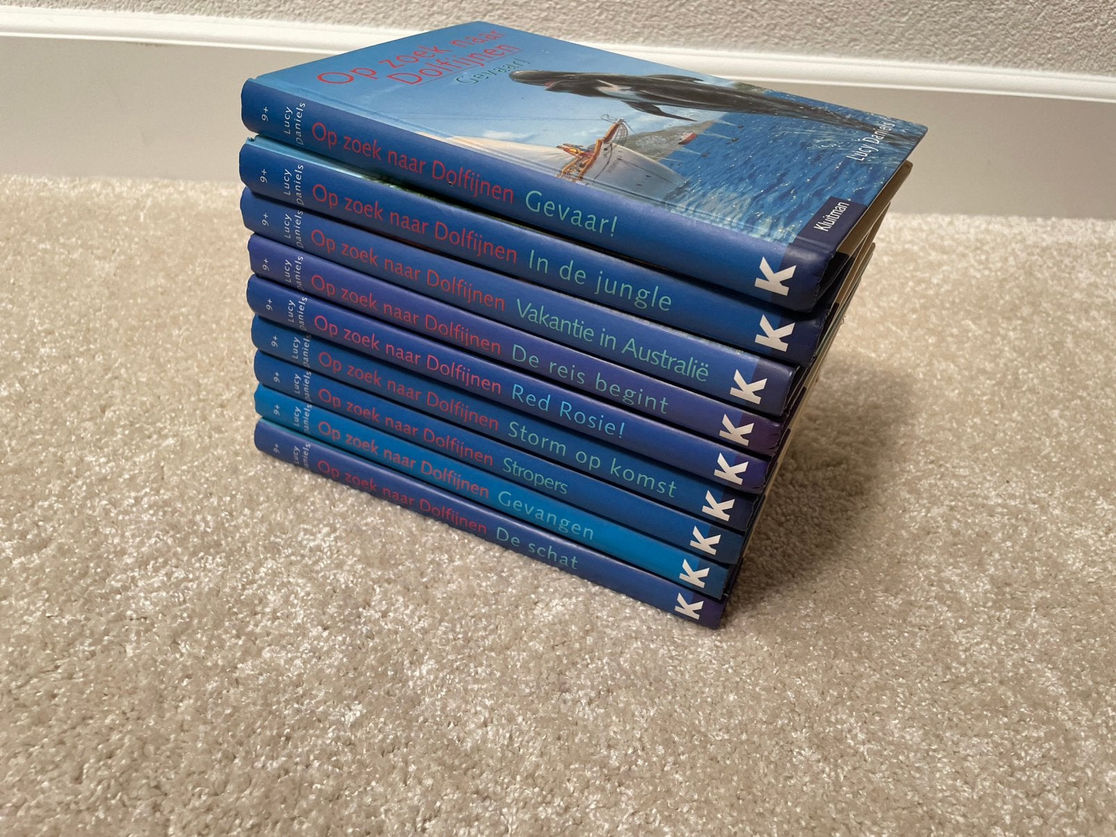 Op zoek naar dolfijnen 9 x, Boeken, Ophalen of Verzenden, Zo goed als nieuw, Fictie algemeen