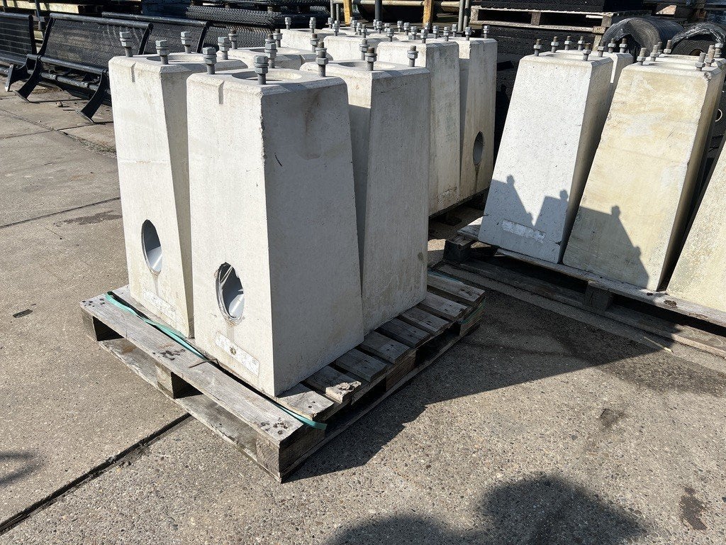 Betonpoeren 30x85cm met kabeldoorvoer (30 stuks), Ophalen, Nieuw, Minder dan 180 cm, Palen