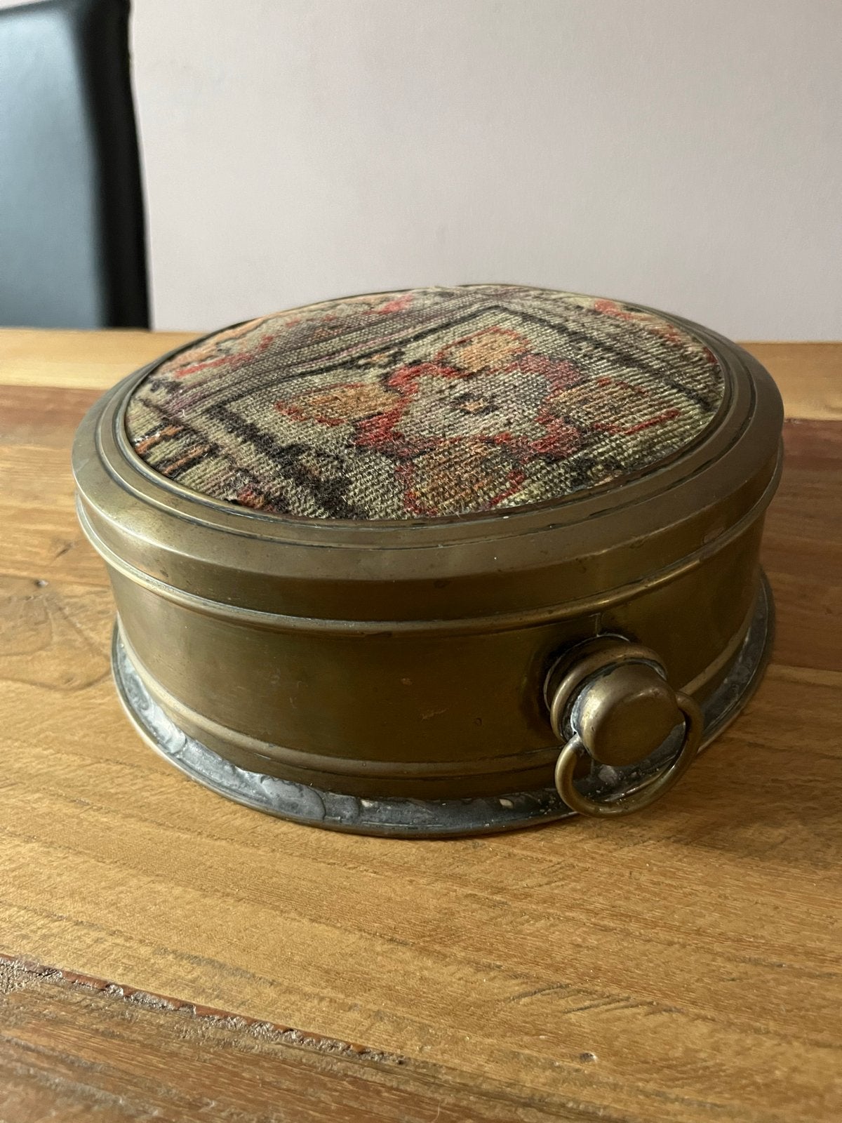 Oud koperen voetenstoofje met geweven stof, 23cm, Ophalen of Verzenden