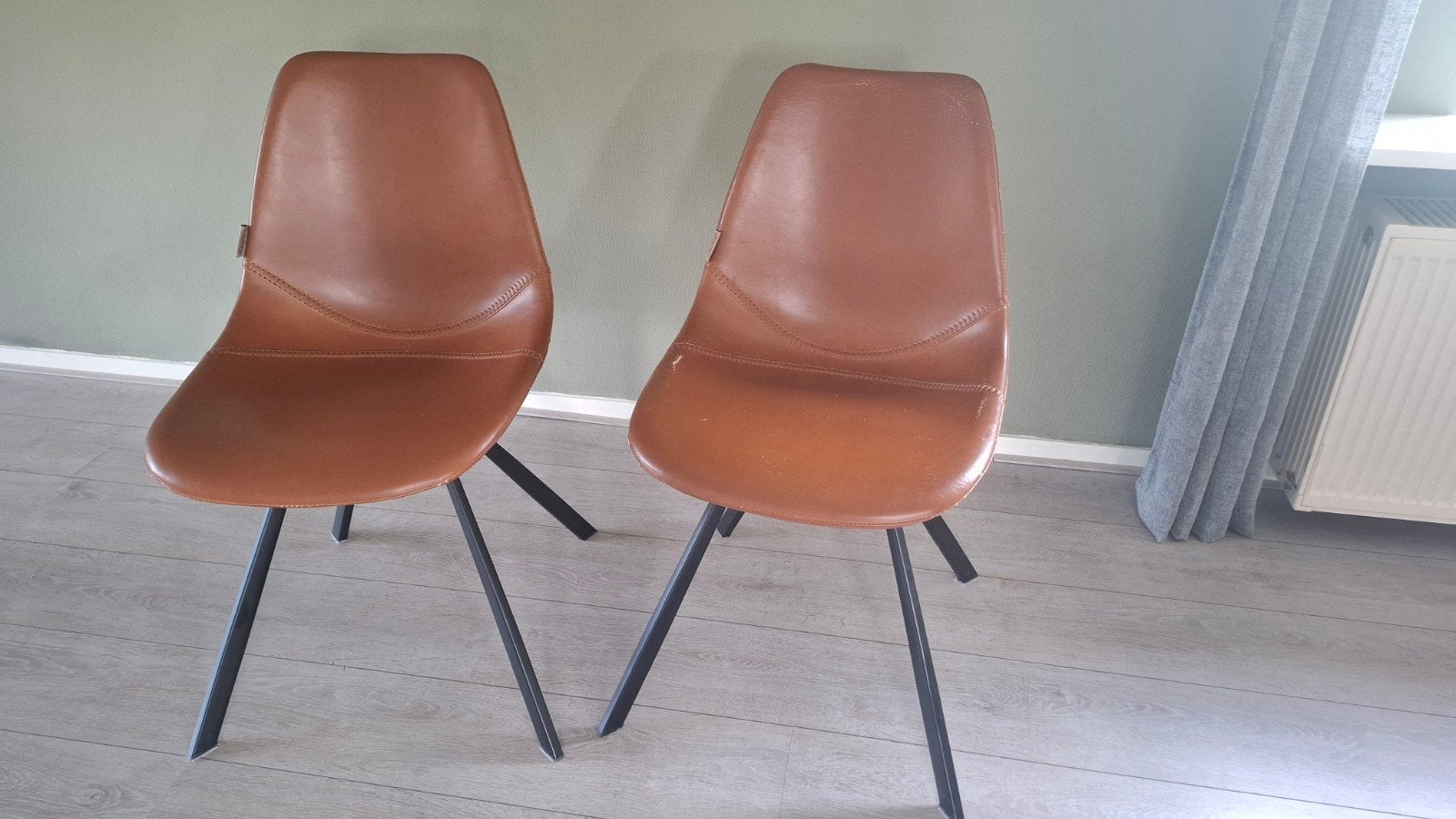 Twee gebruikte Dutchbone kuipstoelen, Huis en Inrichting, Ophalen, Gebruikt, Twee, Bruin