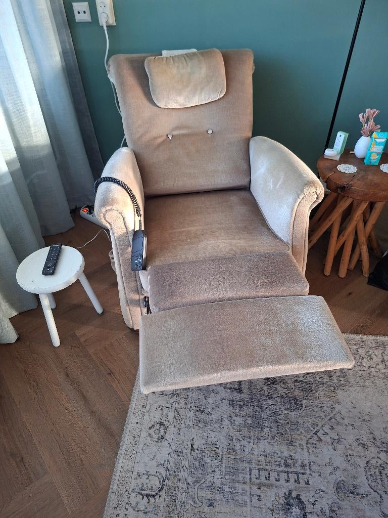 Gratis af te halen een elektrisch verstelbare relaxstoel, Ophalen, Gebruikt, Beige