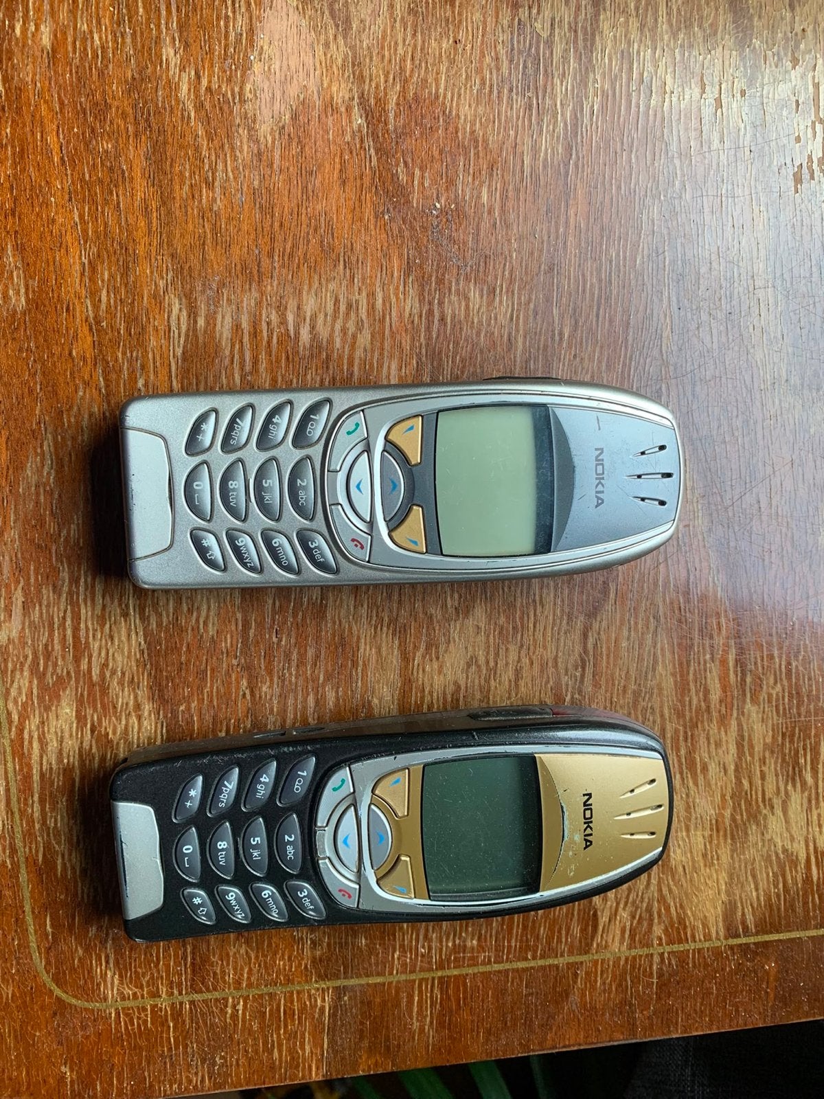 2x Nokia 8310 - Klassieke Telefoons, Ophalen, Gebruikt, Geen camera, Zwart