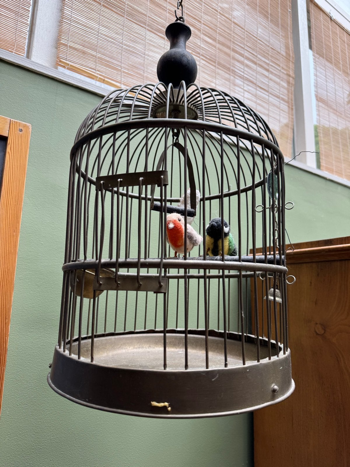Antieke vogelkooi, Ophalen