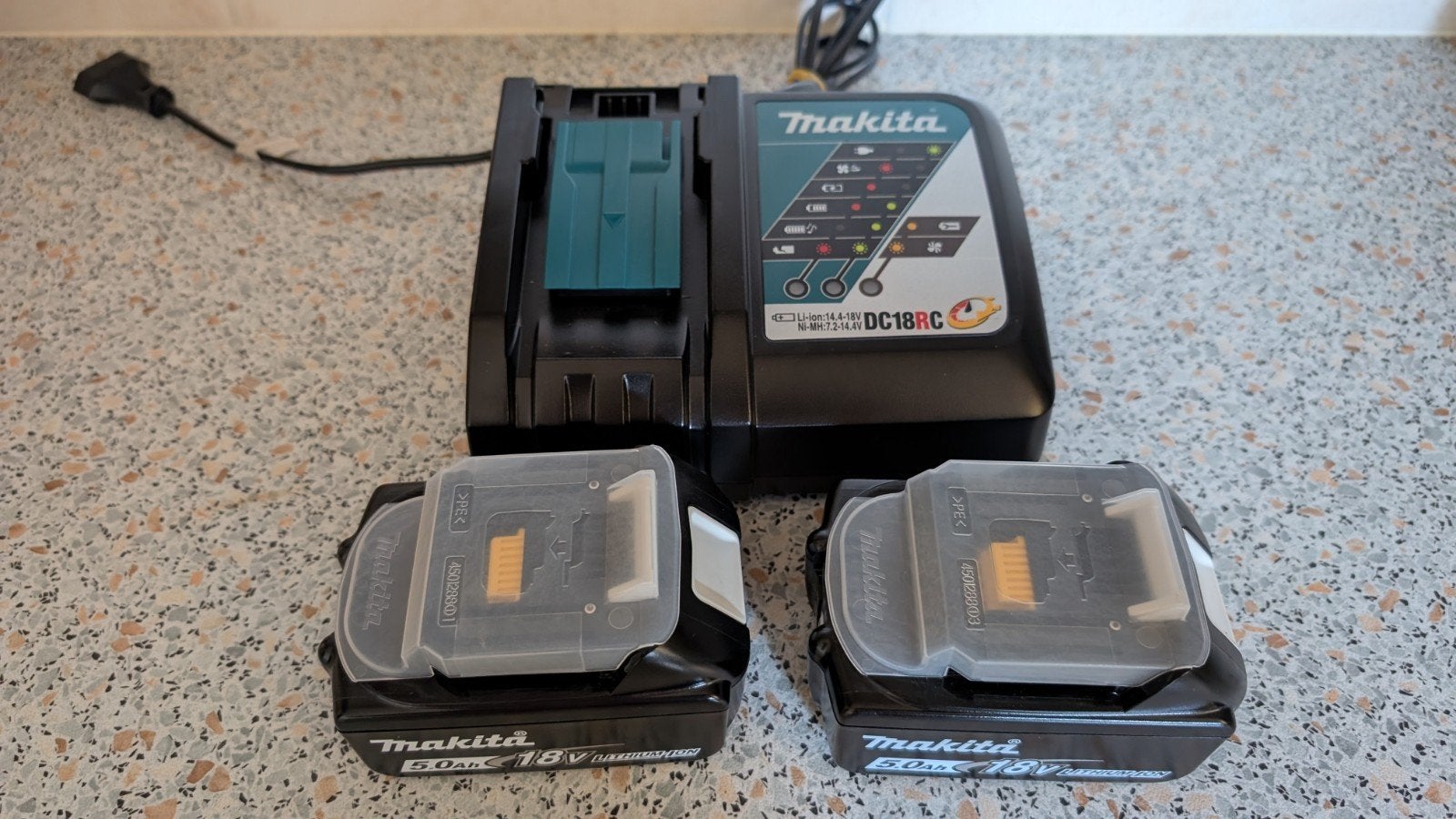 Makita DC18RC Oplader met 2x 18V 5.0Ah Accu's, Ophalen, Zo goed als nieuw, Overige typen