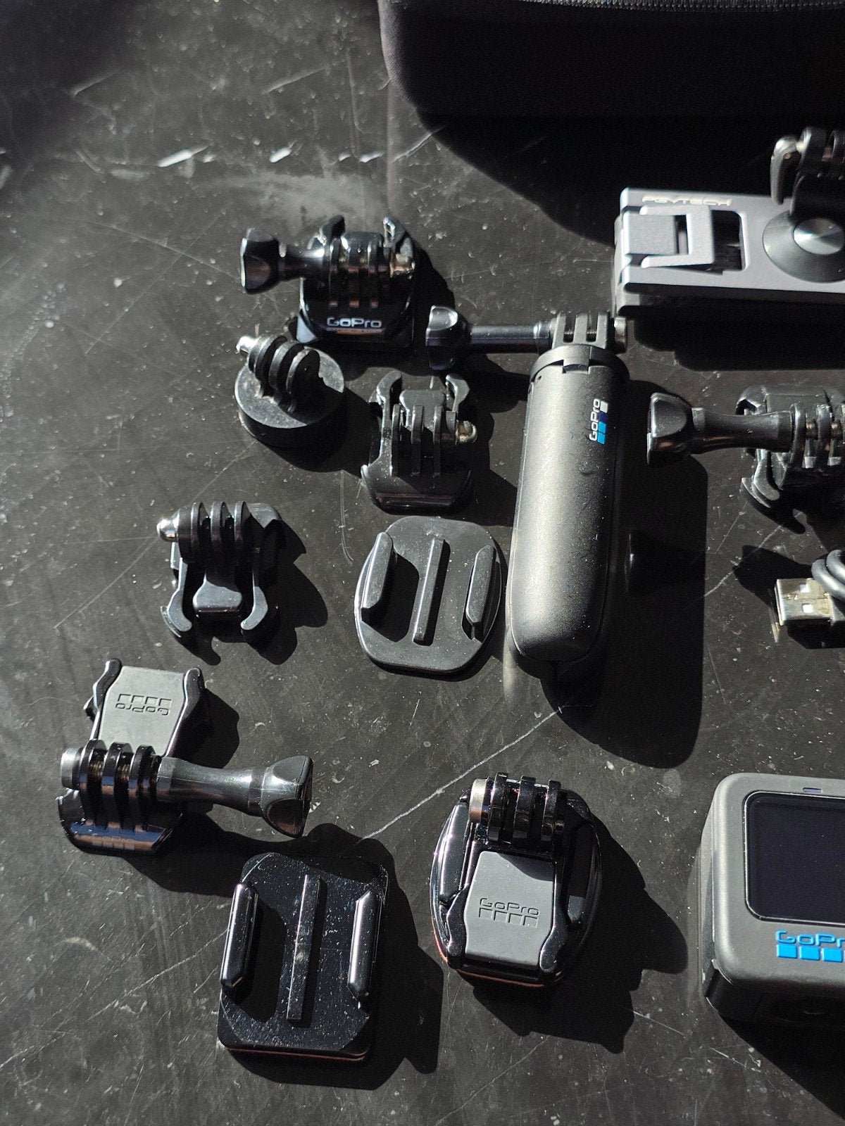 Foto 9 van GoPro Hero 11 Black met veel accessoires