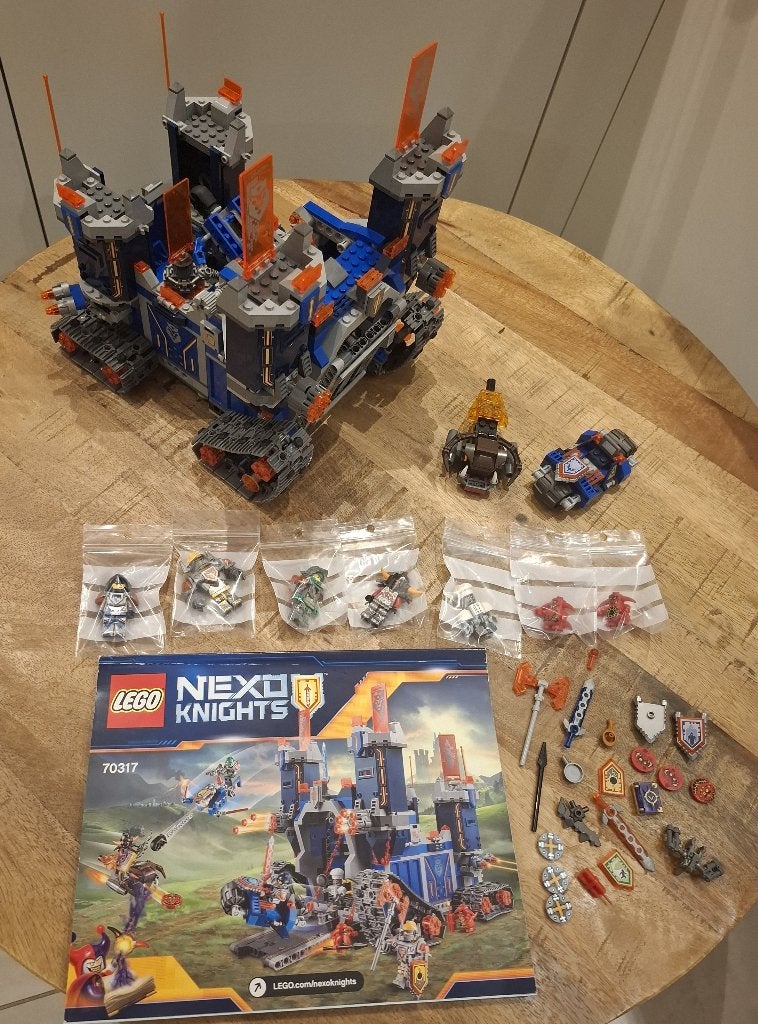 Lego Nexo Knights 70317 The Fortrex, Overige thema's, Lego, Ophalen of Verzenden, Zo goed als nieuw