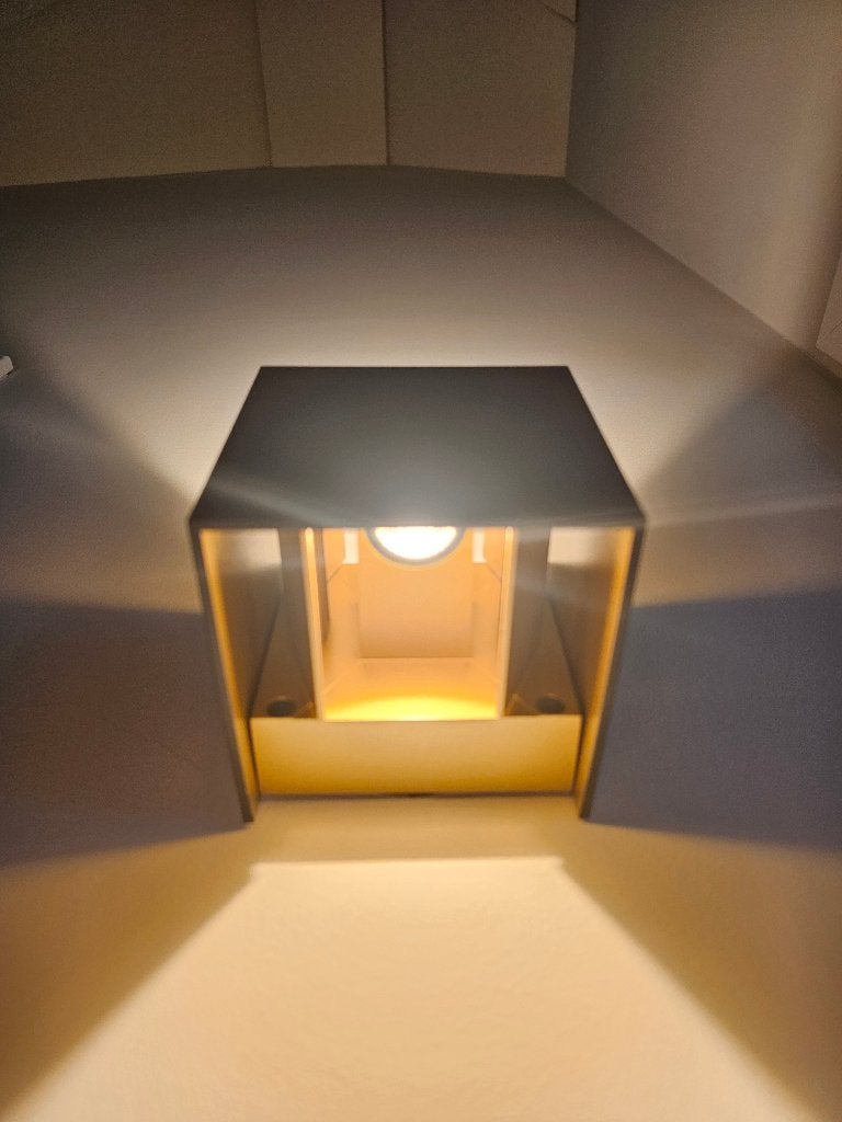 2 Zwart/Gouden Up-Down light Wandlampen (Rietveld), Huis en Inrichting, Up-/downlighter, Zwart, Overige fittingen, Ophalen of Verzenden