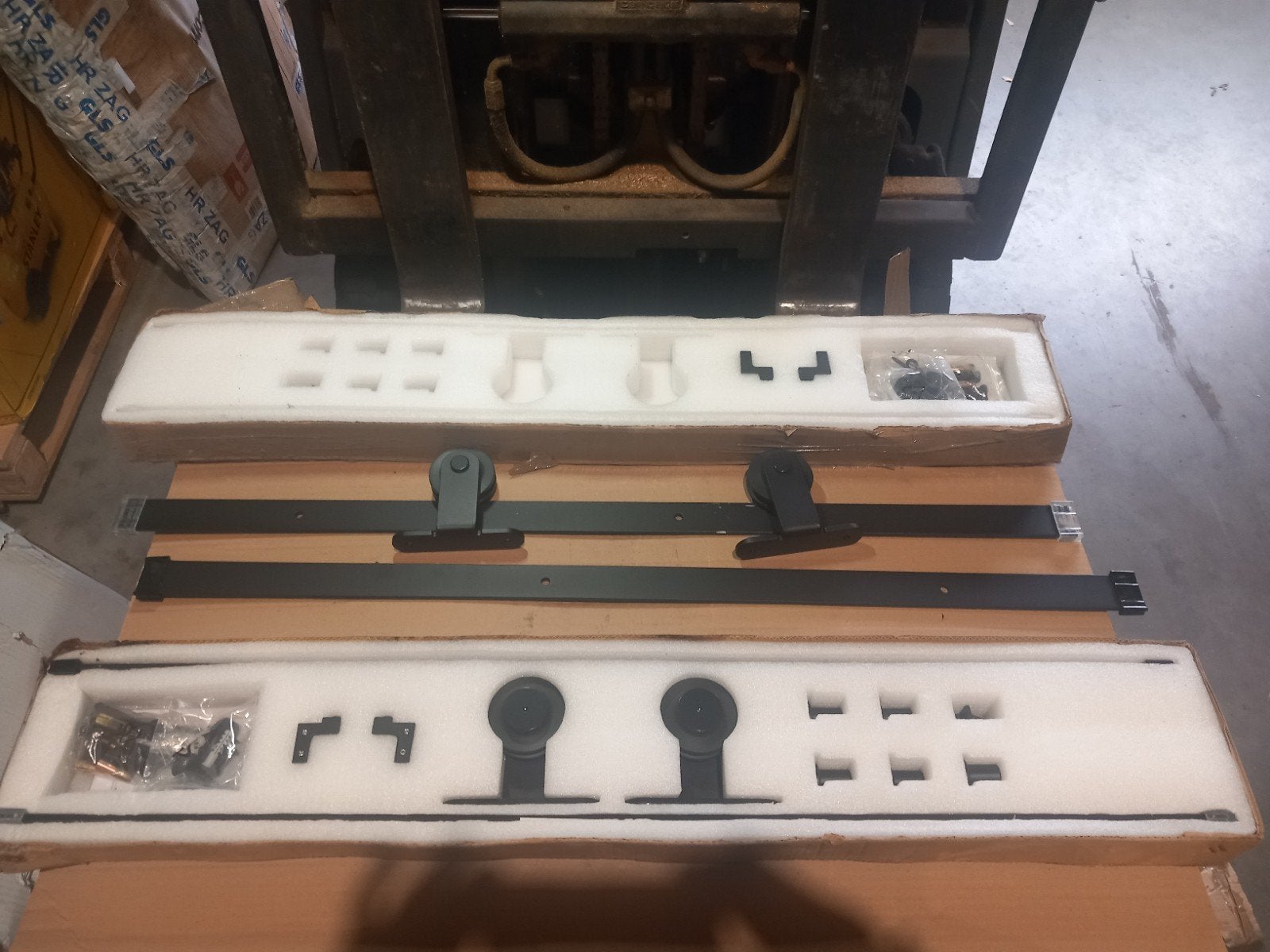 2 stuks Schuifdeurbeslag set - Zwart, nieuw in doos, Doe-het-zelf en Verbouw, Ophalen, Nieuw, IJzer, Overige typen