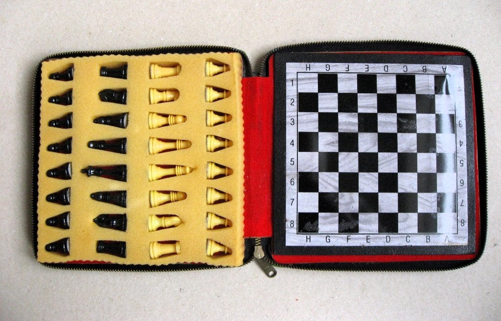 Magnetisch reis schaakspel in leren etui, vintage jaren 70, Hobby en Vrije tijd, Gezelschapsspellen | Bordspellen, Een of twee spelers