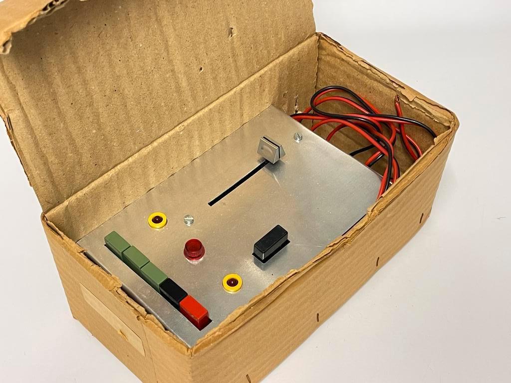 ** ELECTRONICA ** WIE WEET WAT DIT IS ? ** BIEDEN **, Overige merken, Gelijkstroom of Wisselstroom, Overige typen, Nieuw
