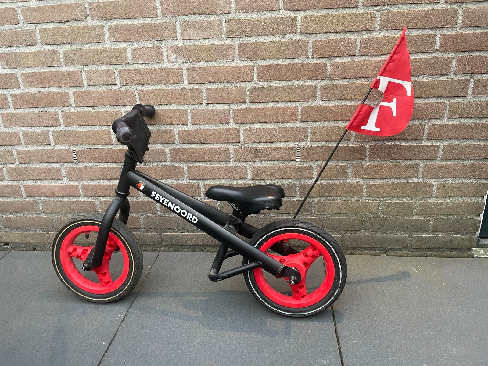 Feyenoord loopfiets met vlag - Zo goed als nieuw, Ophalen, Zo goed als nieuw, Minder dan 16 inch