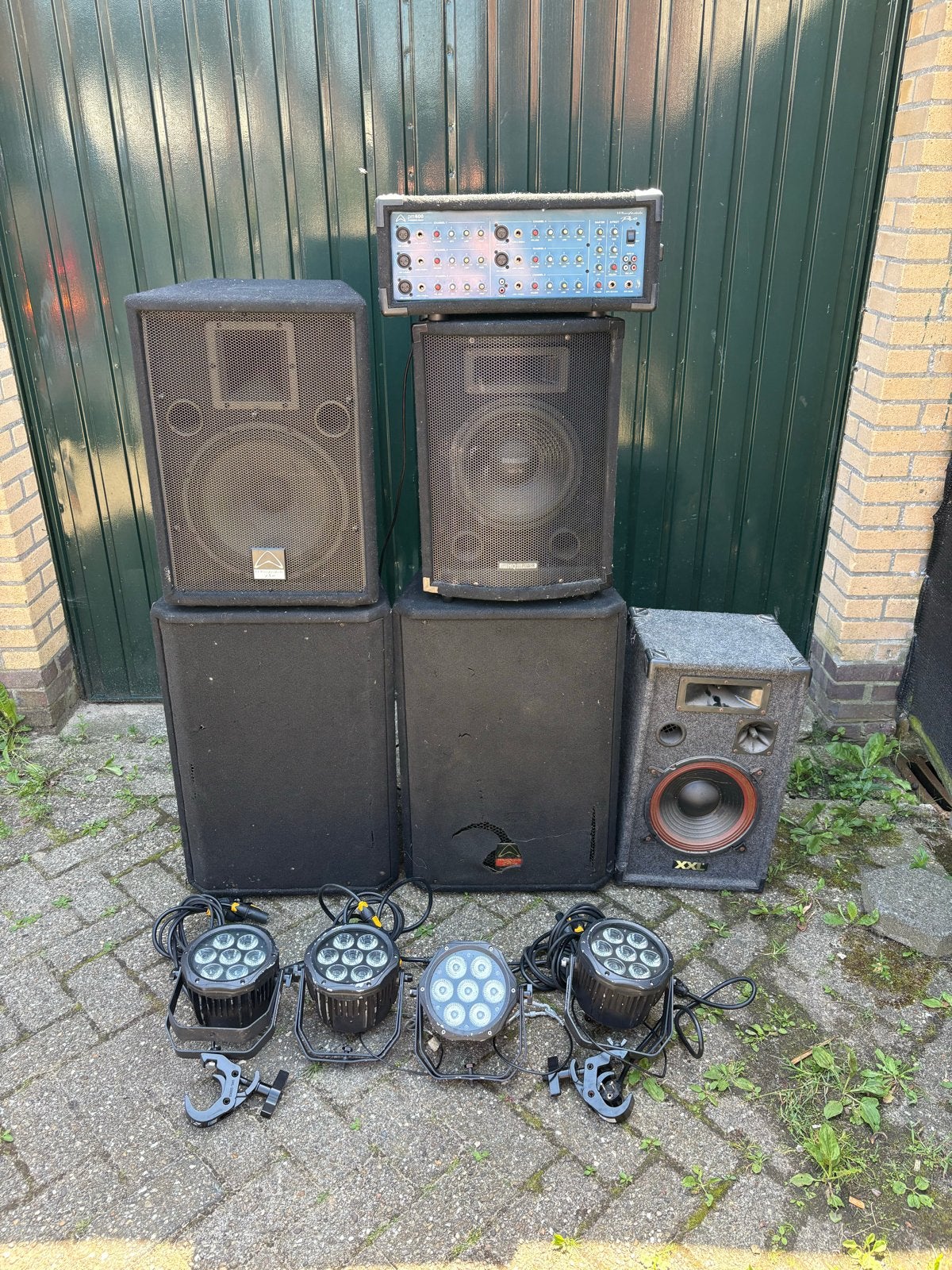 Complete PA-set: 5 boxen, 4 BeamZ lampen, Wharfedale mixer, Ophalen of Verzenden, Gebruikt, 5 tot 10 kanalen, Microfooningang
