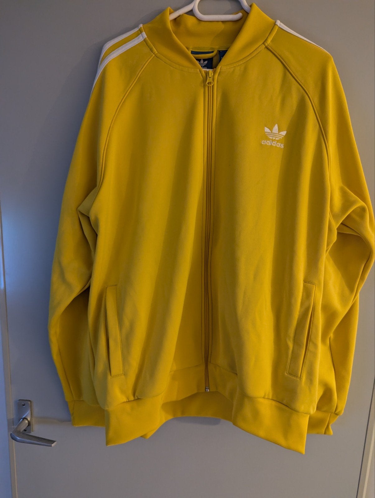 Trainingsjas Adidas, Kleding | Heren, Geel, Maat 56/58 (XL), Ophalen of Verzenden, Zo goed als nieuw
