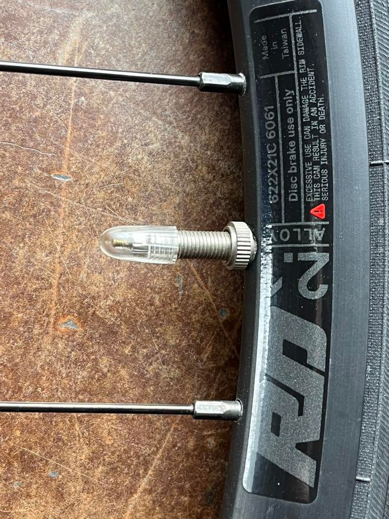 Te koop,voorwiel wielrenner 12x100mm incl binnen- buitenband, Ophalen, Gebruikt, Overige typen