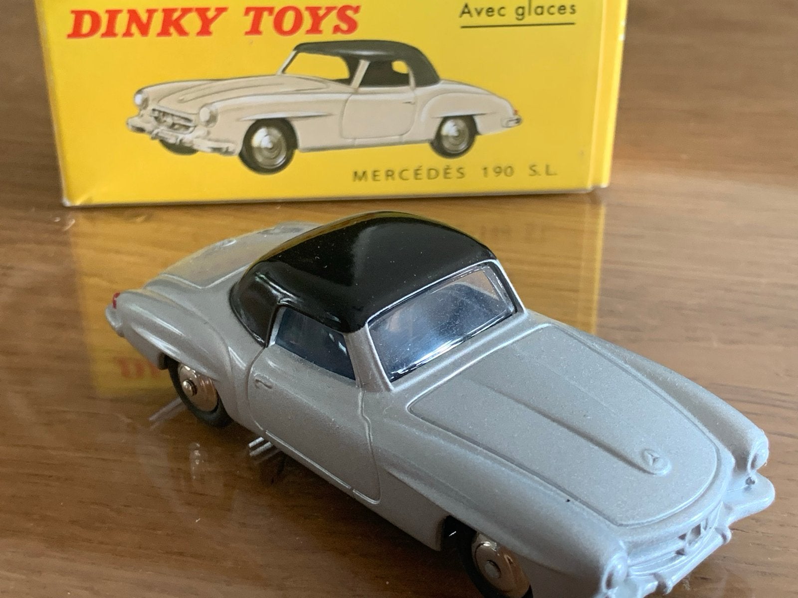 Dinky Toys Mercedes 190 SL met doosje, Hobby en Vrije tijd, Ophalen of Verzenden, Zo goed als nieuw, Auto, Dinky Toys