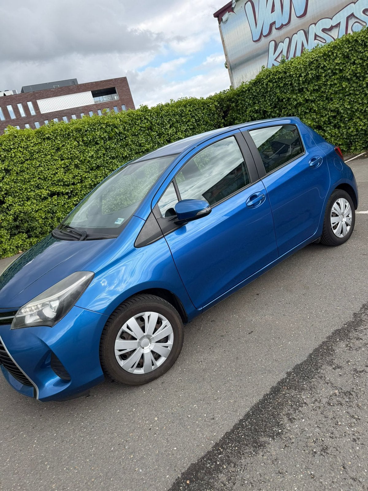 Toyota Yaris 1.5 Hybride - AUTOMAAT 5DRS 2015, Auto's, 1497 cc, 4 cilinders, Blauw, 49 €/maand