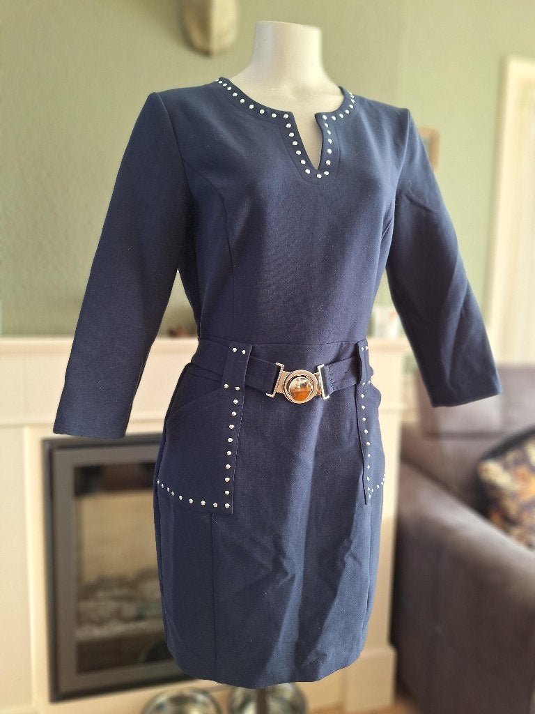 Caroline Biss prachtige donkerblauwe jurk met studs mt 40, Kleding | Dames, Jurken, Maat 38/40 (M), Zo goed als nieuw, Knielengte