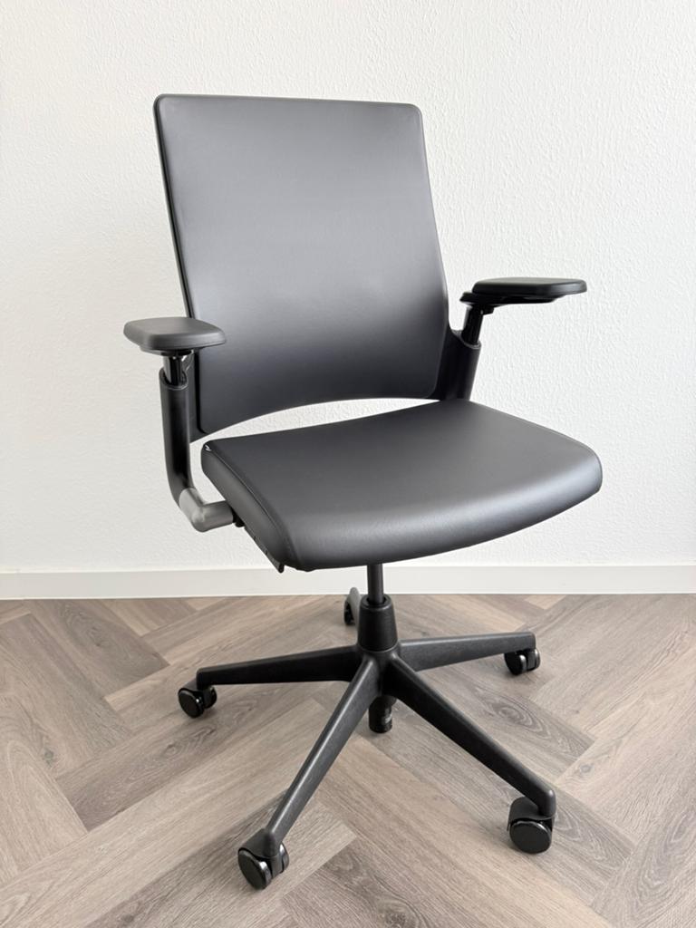 Ahrend 2020 Nieuwe, Huis en Inrichting, Bureaustoelen, Ophalen of Verzenden, Zo goed als nieuw, Zwart