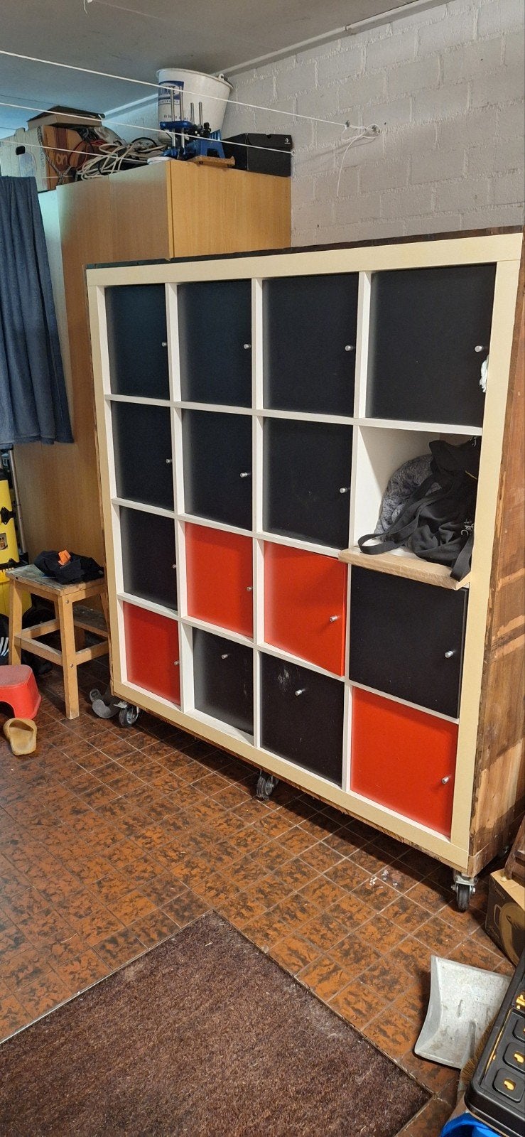 Kallex ikea Grote opbergkast met deuren op wielen, Ophalen of Verzenden, Overige houtsoorten, 150 tot 200 cm, 25 tot 50 cm