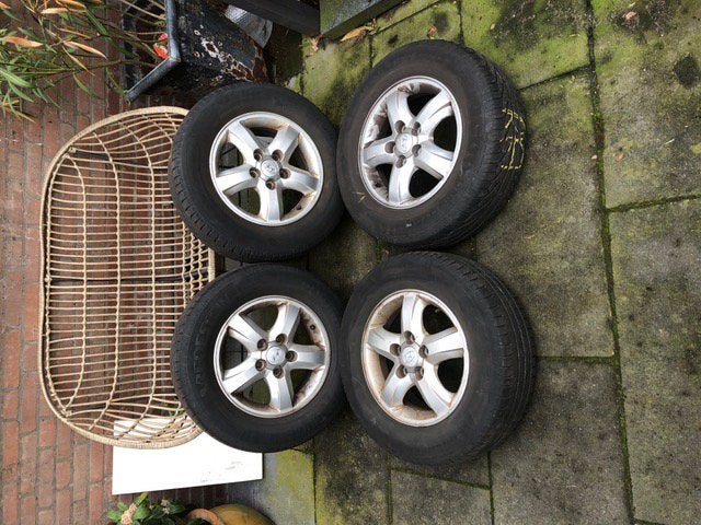 banden op velg 215-65-R15 Hyundai kort gebruikt T.E.A.B, Ophalen