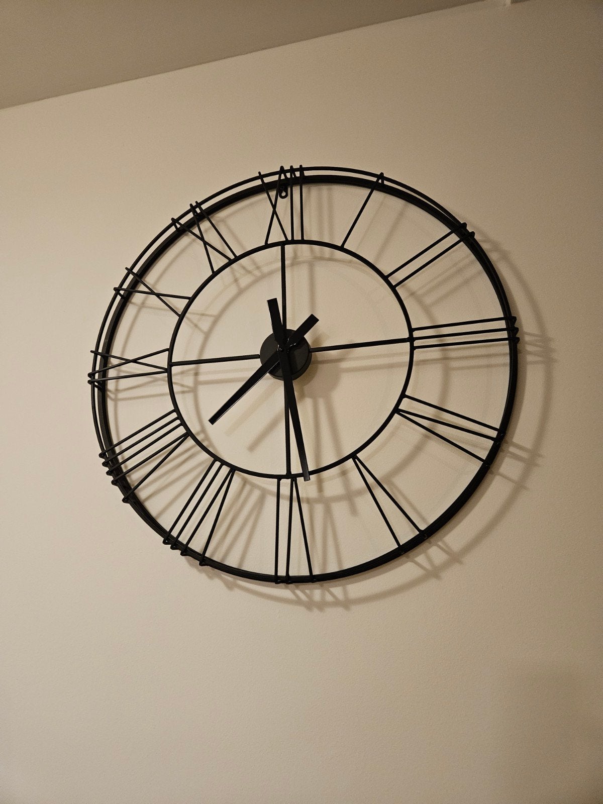 Grote Zwarte Wandklok - Industrieel Design 70cm, Huis en Inrichting, Woonaccessoires | Klokken, Ophalen, Zo goed als nieuw, Analoog