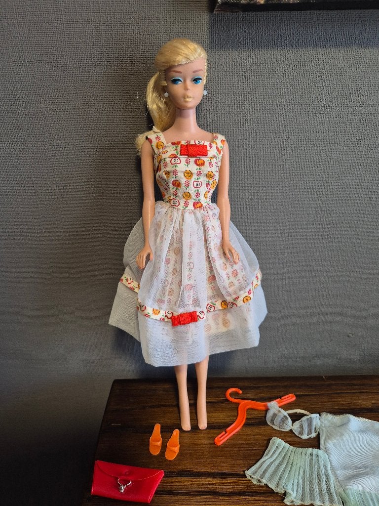 Vintage Barbie swirl ponytail 1963 in lunch date., Verzenden, Gebruikt, Pop