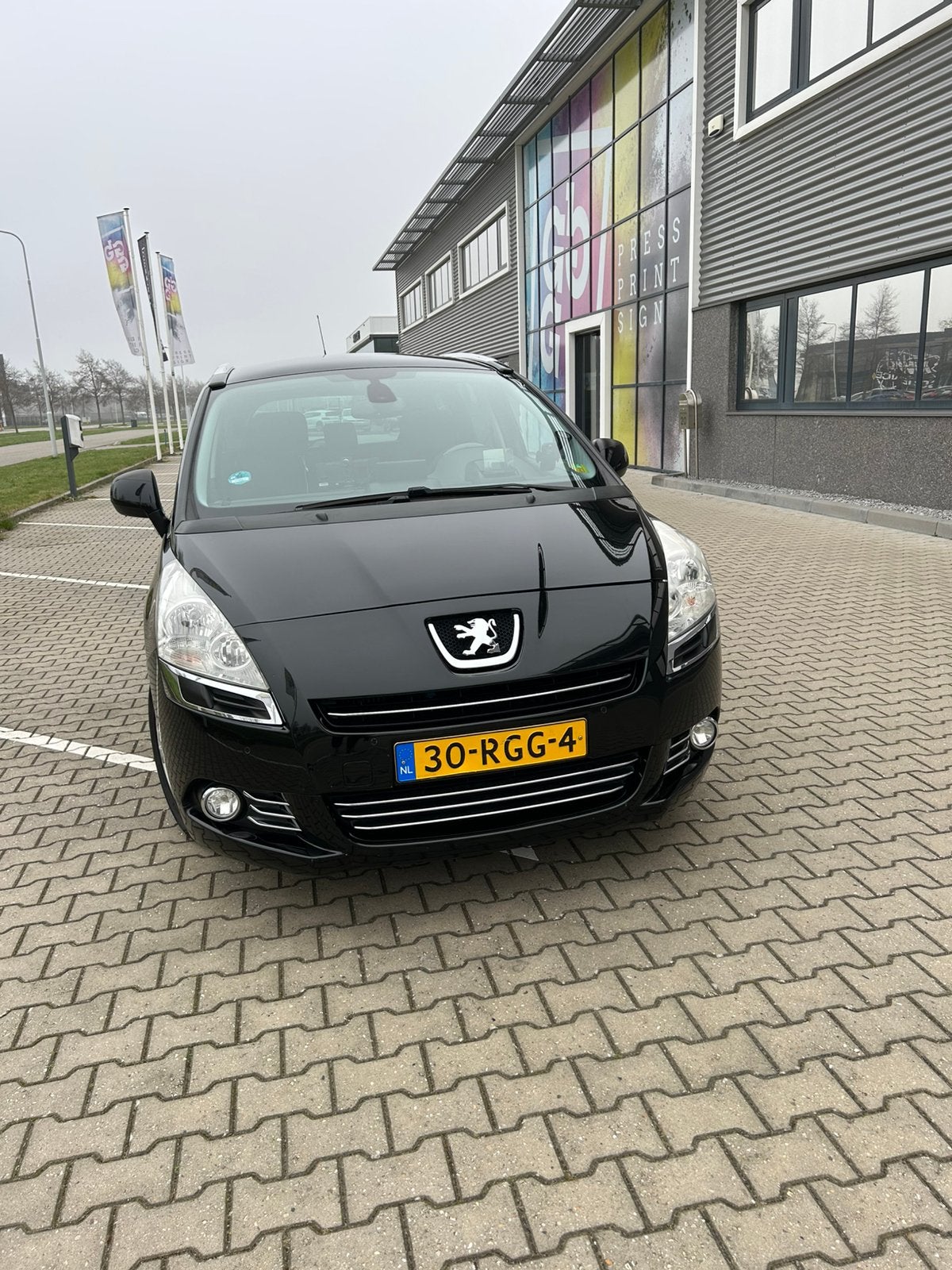 Peugeot 5008 1.6 THP 7PL 2011 Zwart, Auto's, Voorwielaandrijving, Zwart, Handgeschakeld, Particulier
