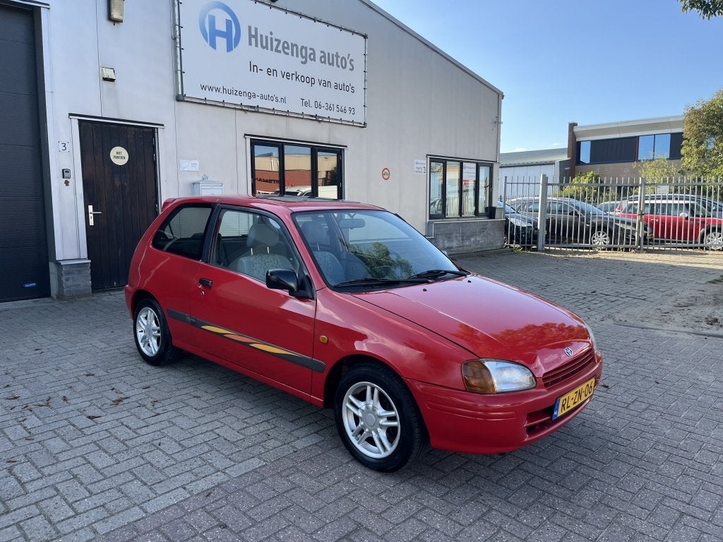 Toyota Starlet 1.3-16V | StuurBK| met APK! (bj 1997), Stof, Zwart, Origineel Nederlands, Bedrijf