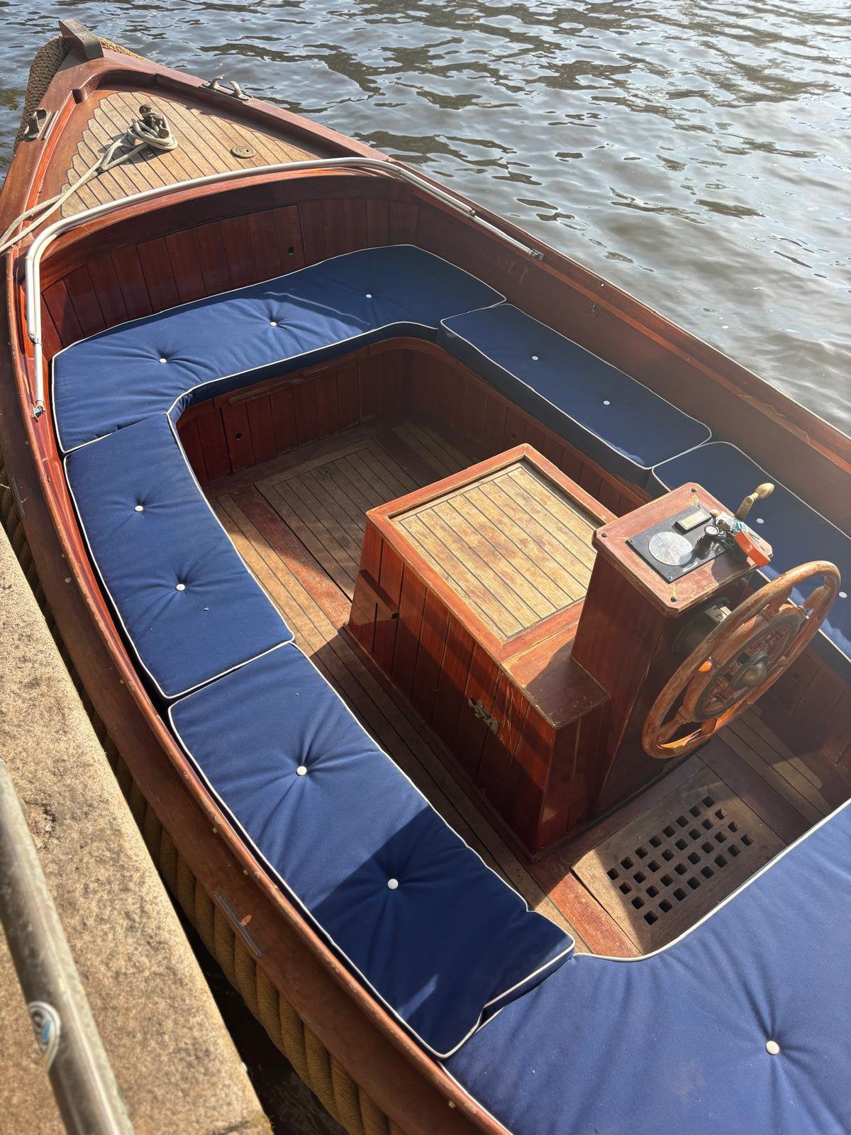 Foto 4 van Breedendam 20 sloep incl. nieuwe kussenset en 2x dekzeilen