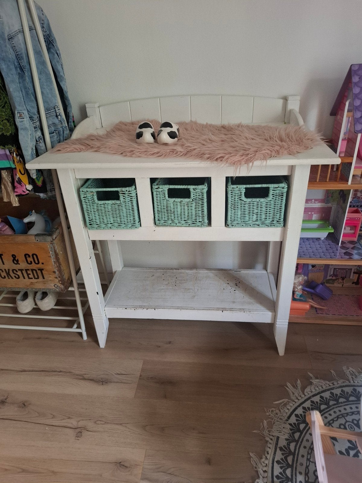 Witte commode met opstaande rand en opbergmanden, Ophalen, Gebruikt, 50 tot 70 cm, 100 cm of meer