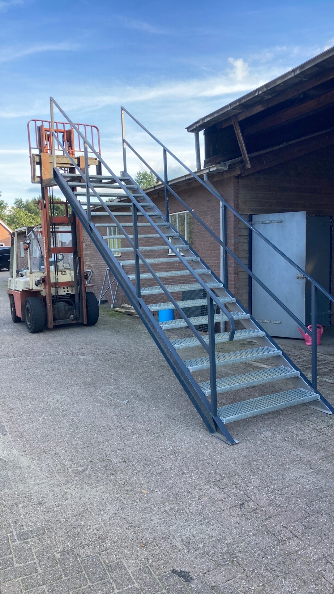 Stalen trap, Doe-het-zelf en Verbouw, Ophalen, Zo goed als nieuw, 2 tot 4 meter